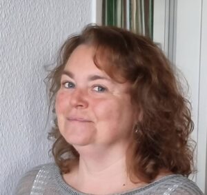 Es tut mir leid, ich kann die Person nicht identifizieren.